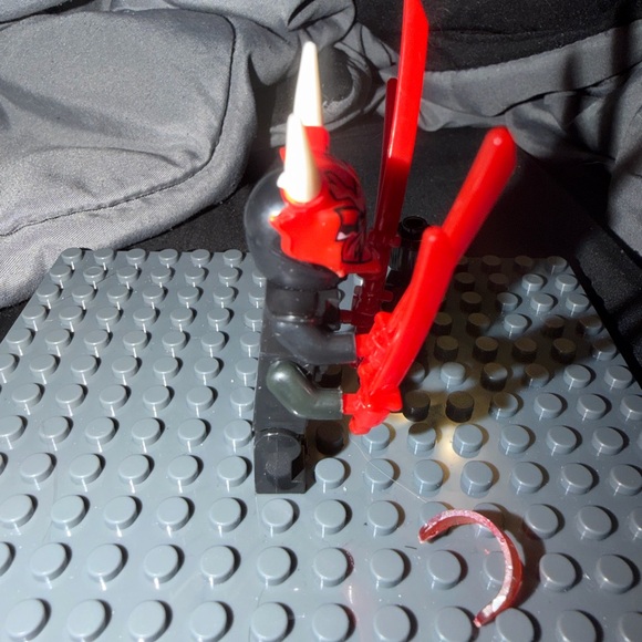 Mr. E Ninjago Minifigure - 2 Build - Picture 4 of 6